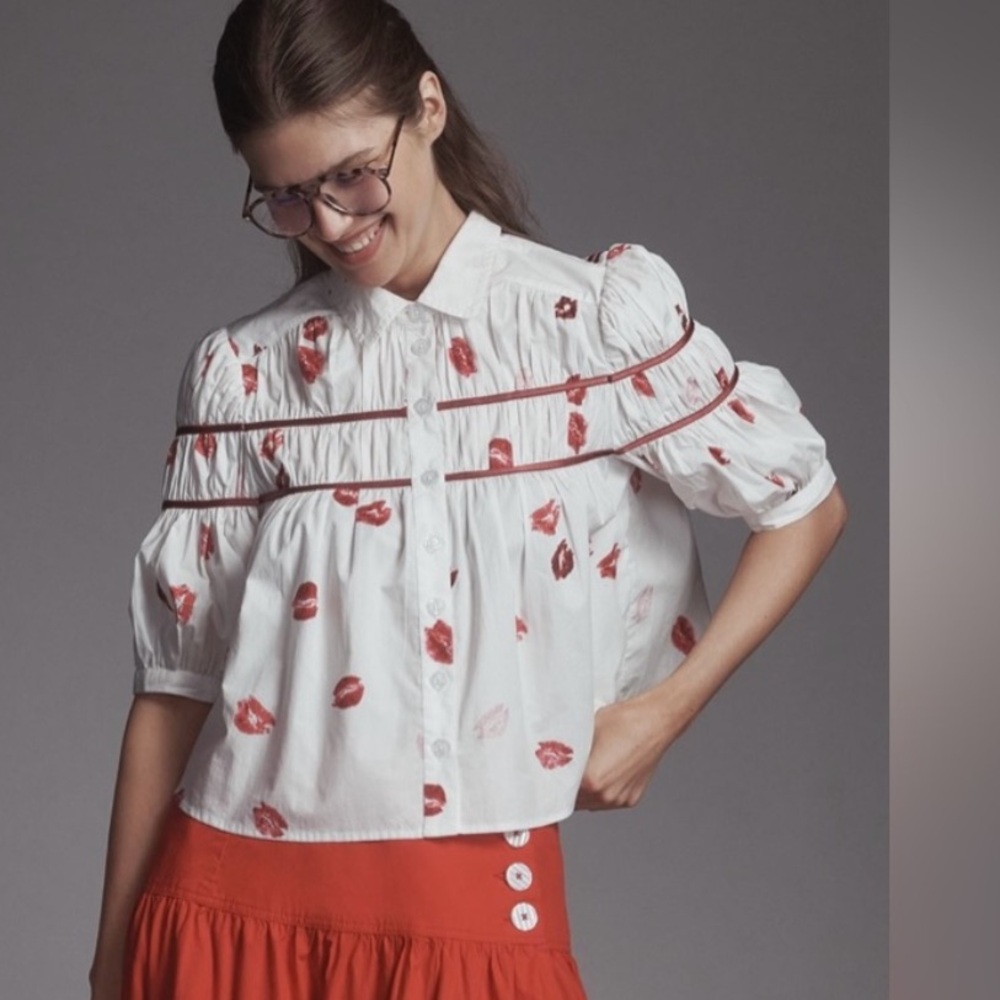 🆕MAEVE ANTHROPOLOGIE The Leandra Shirred Yoke Blouse Lips Print XS NEW